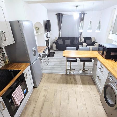 Bromley Serviced Apartments - Beckenham Place Park - London - 2 Bed House - Free Parking - 2 Beds 1 Sofabed Dış mekan fotoğraf